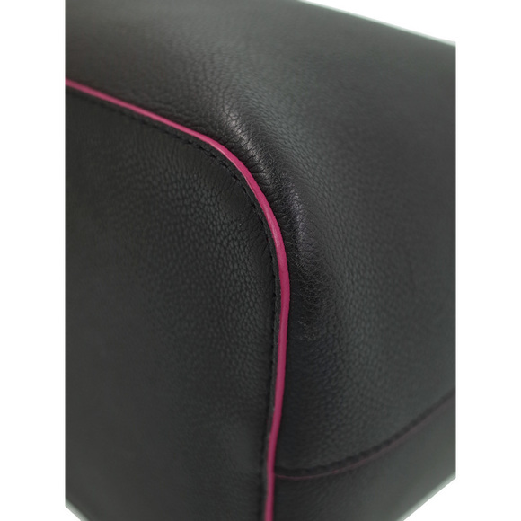 Louis Vuitton Lock Me Bucket Shoulder Bag - Picture 4 of 8